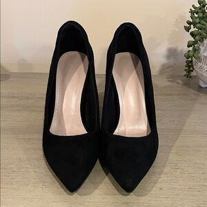 Elegant Black Women's Pumps